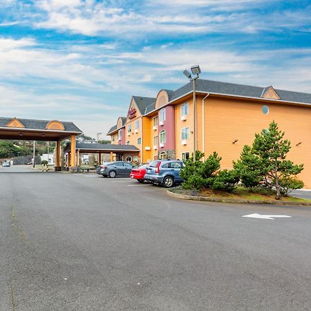 Palace Inn & Suites Lincoln City Exterior photo